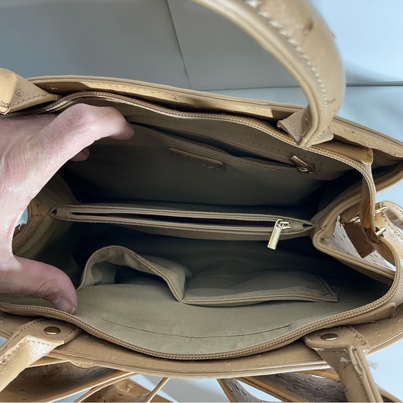 Crossi Woman’s Ostrich Faux Leather Bow Camel Tan Double Pocket Gold Zip Bag - Picture 13 of 16